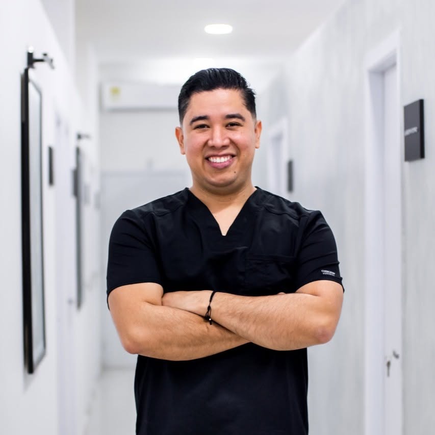 Retrato del Dr. Uriel de la Asunción publicado en su página de Facebook